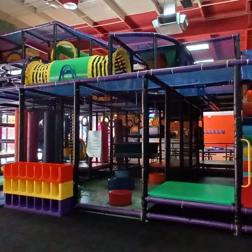 Vista del área de Playground en Flyers Jump and Fun, un parque de trampolines en Tijuana, Mexicali y Ensenada.